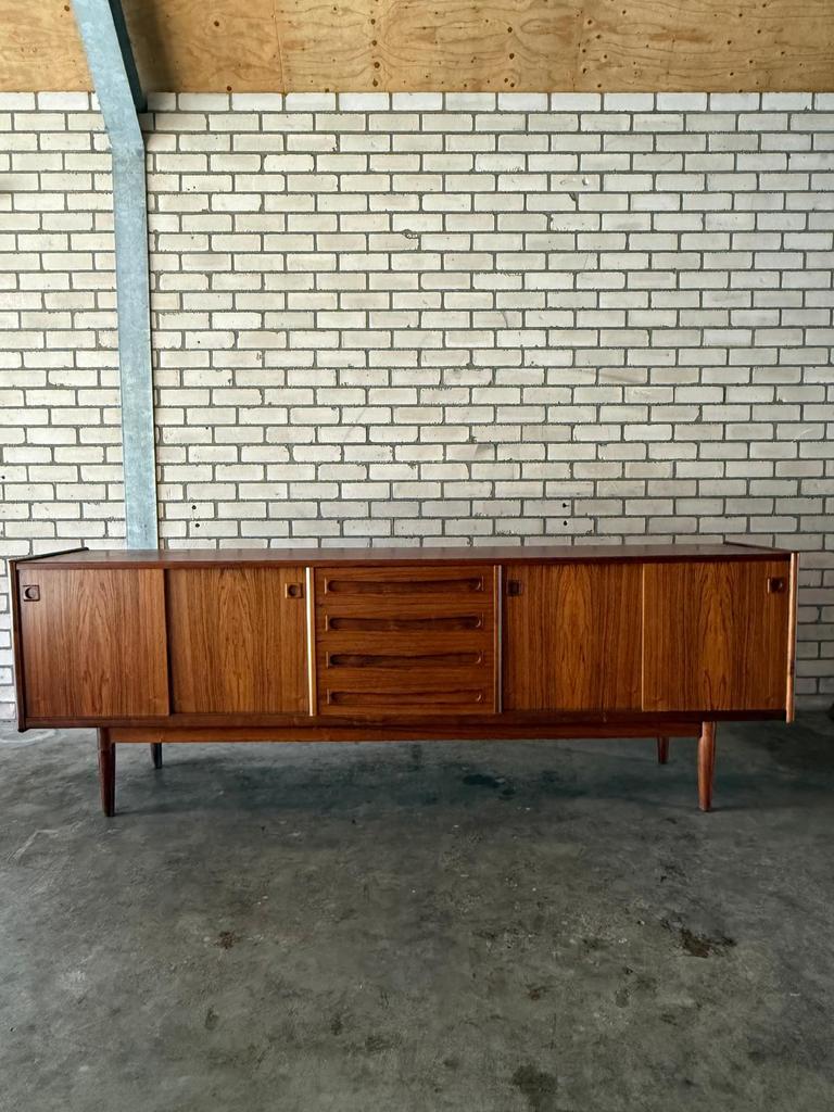 Vintage dressoir  | Johannes Andersen | Deens design, Gebruikt, Met deur(en), Ophalen of Verzenden, 200 cm of meer