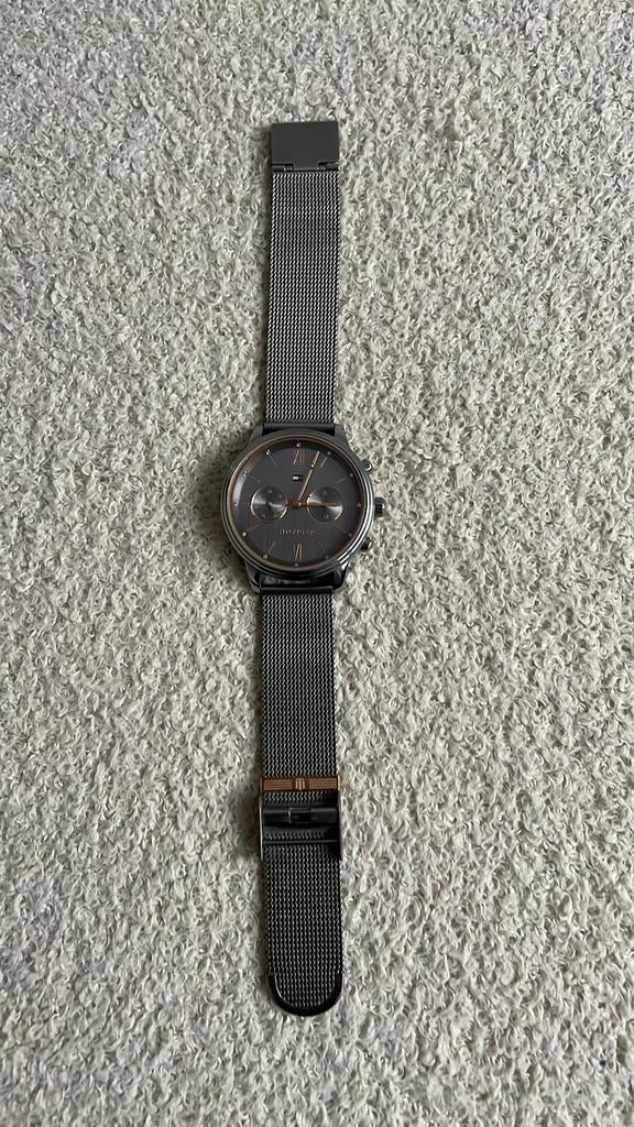 Grijs Tommy Hilfiger horloge., Staal, Gebruikt, Staal, Polshorloge