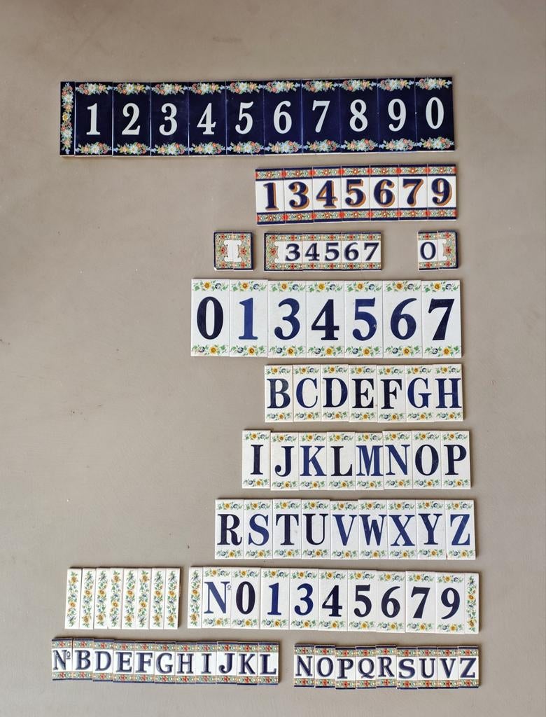 Mediterrane tegeltjes met letters en cijfers, in één koop., Gebruikt, Minder dan 20 cm, Minder dan 5 m², Wandtegels
