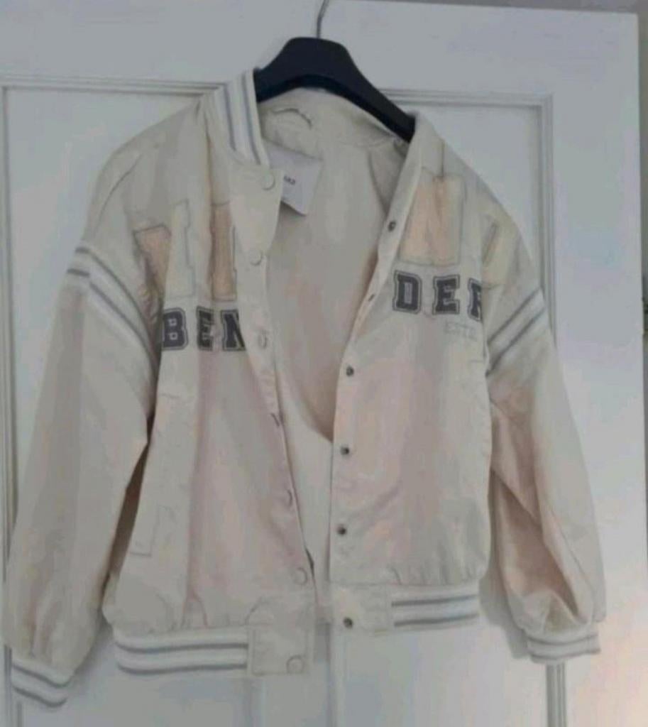 Jas maat XS Bershka, Beige, Zo goed als nieuw, Maat 34 (XS) of kleiner, Bershka