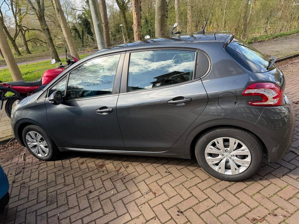 Peugeot 208 1.2 VTI 60KW/82PK 5-D 2013 Grijs, Voorwielaandrijving, Euro 5, Stof, 31 €/maand