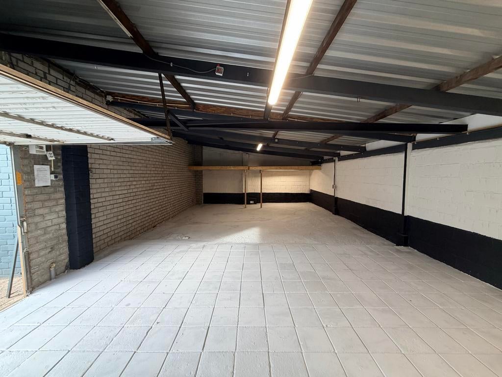 Te Koop Te Huur Garage / Loods 750,- euro Oirsbeek, Huizen en Kamers, Garages en Parkeerplaatsen, Limburg