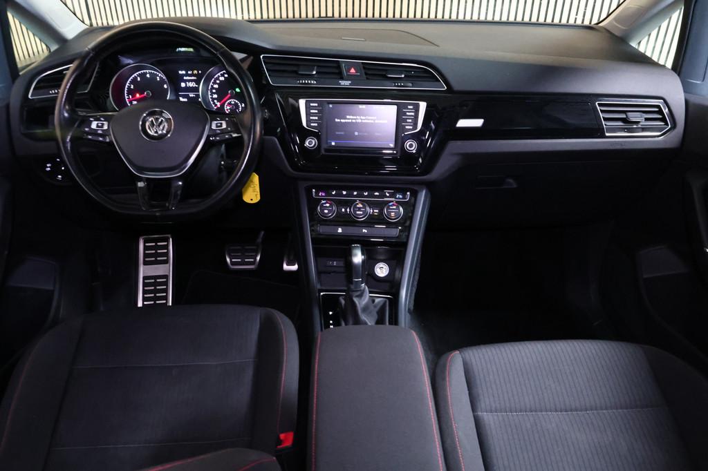 Volkswagen Touran 1.5 TSI Highline Automaat Panodak Navigati, 4 cilinders, 150 pk, 1415 kg, Origineel Nederlands