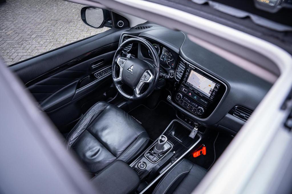 Mitsubishi Outlander 2.0 PHEV*LEDER*SCHUIFDAK*TREKHAAK*CAMER, 1998 cc, Euro 6, 4 cilinders, Adaptive Cruise Control