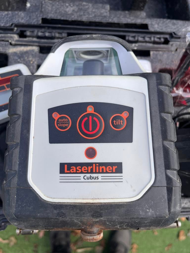 Bouwlaser roterende laser laserliner cubus 110S. 2 statiefs, Ophalen, Zo goed als nieuw