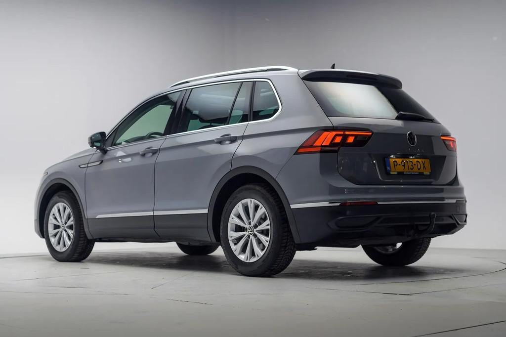Volkswagen Tiguan 1.5 TSI Life Business NW MODEL [ Panorama, Voorwielaandrijving, 4 cilinders, 1404 kg, Origineel Nederlands