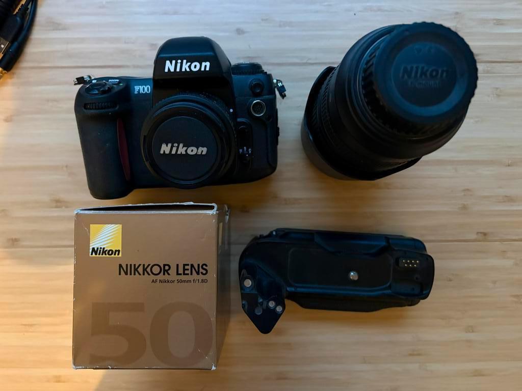 Nikon F100 + 50/1.8 + 700-300 VR + MB-D15, Ophalen of Verzenden, Spiegelreflex, Nikon