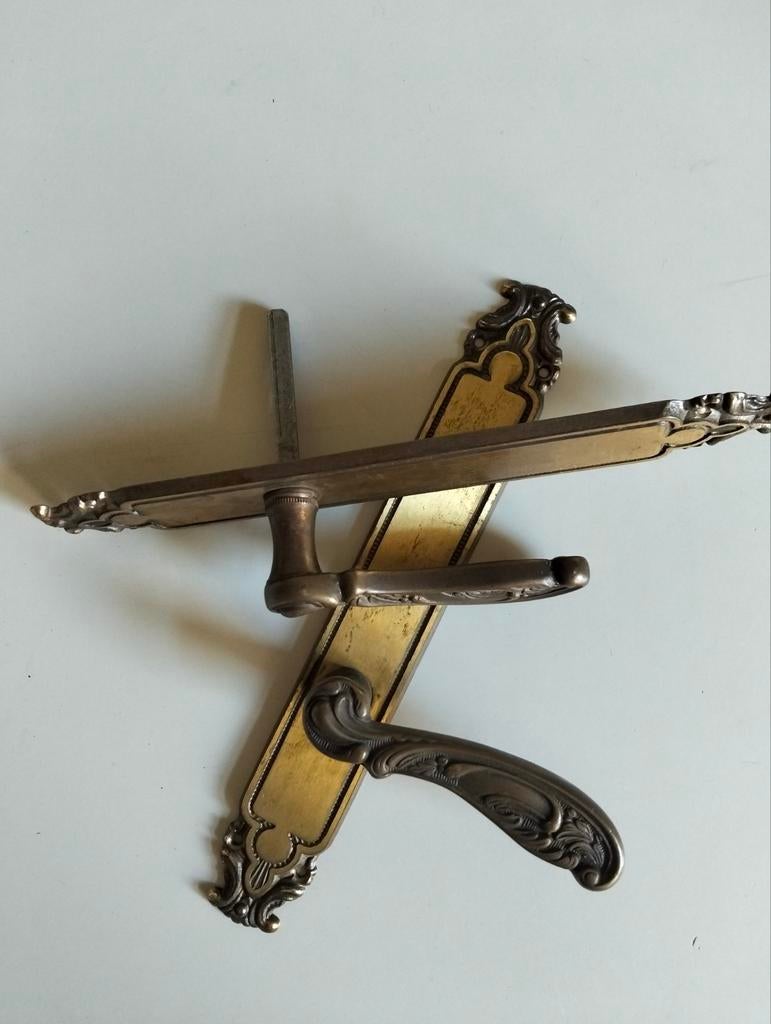 Antieke koperen deurklink met sierlijke plaat, Ophalen of Verzenden, Gebruikt, Koper of Messing, Klink of Kruk