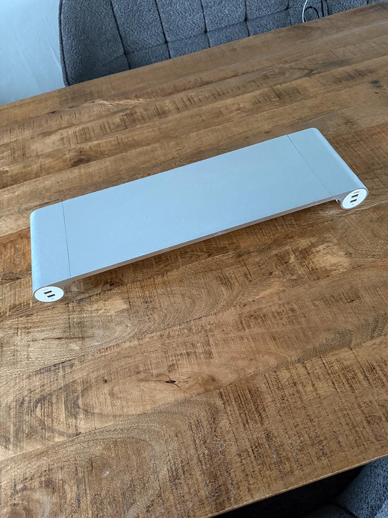 Quirky Apple iMac verhoger, Ophalen of Verzenden, Zo goed als nieuw, USB-hub, Quirky