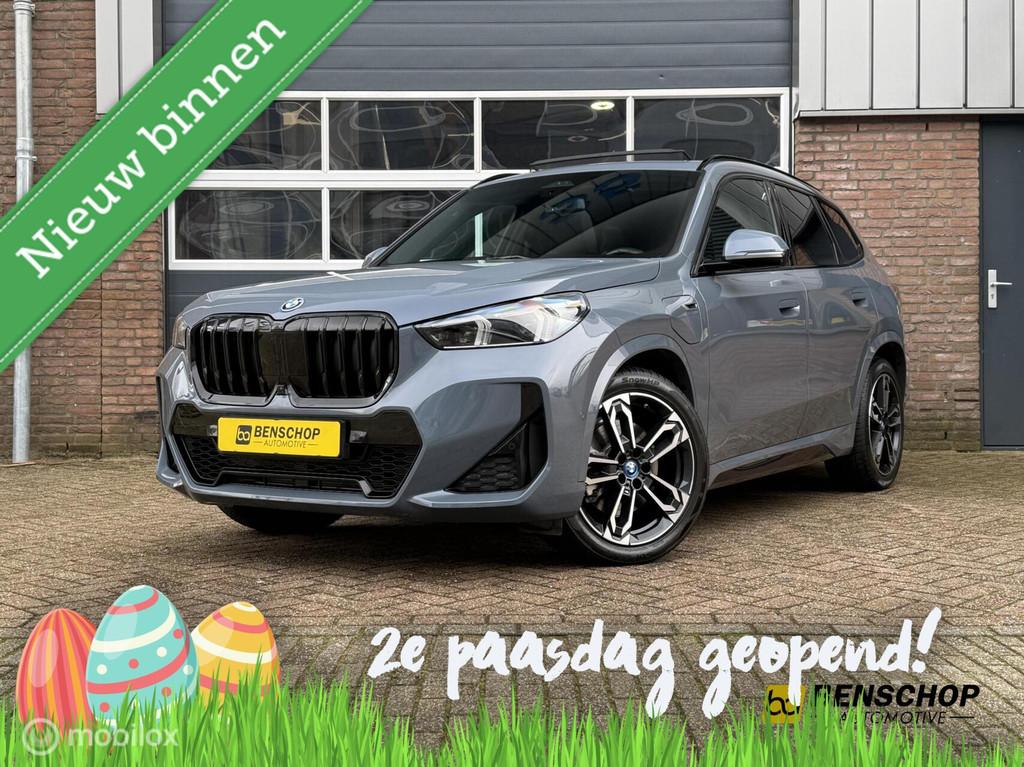 BMW X1 xDrive30e M Sport Panodak M onderstel Virtual Navi Ca, Zwart, Bedrijf, Hybride Elektrisch/Benzine, 3 cilinders