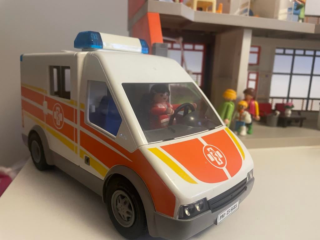 Playmobil Ziekenhuis met ambulance en figuren, Ophalen, Zo goed als nieuw, Complete set