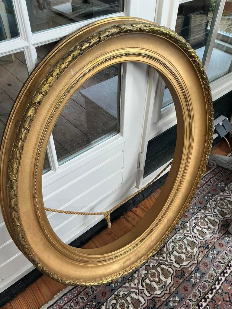 Antieke ovale lijst verdiept, Ophalen