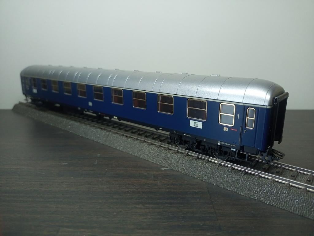 Marklin 43910 - express train pass. car 1st class (DB)., Ophalen of Verzenden, Wisselstroom, Wagon, Märklin