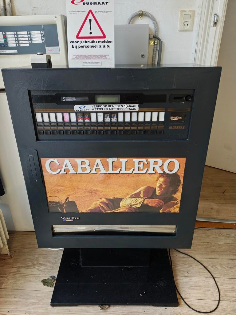 Wurlitzer Sigaretten Automaat met 18+ slot, Ophalen, Gebruikt
