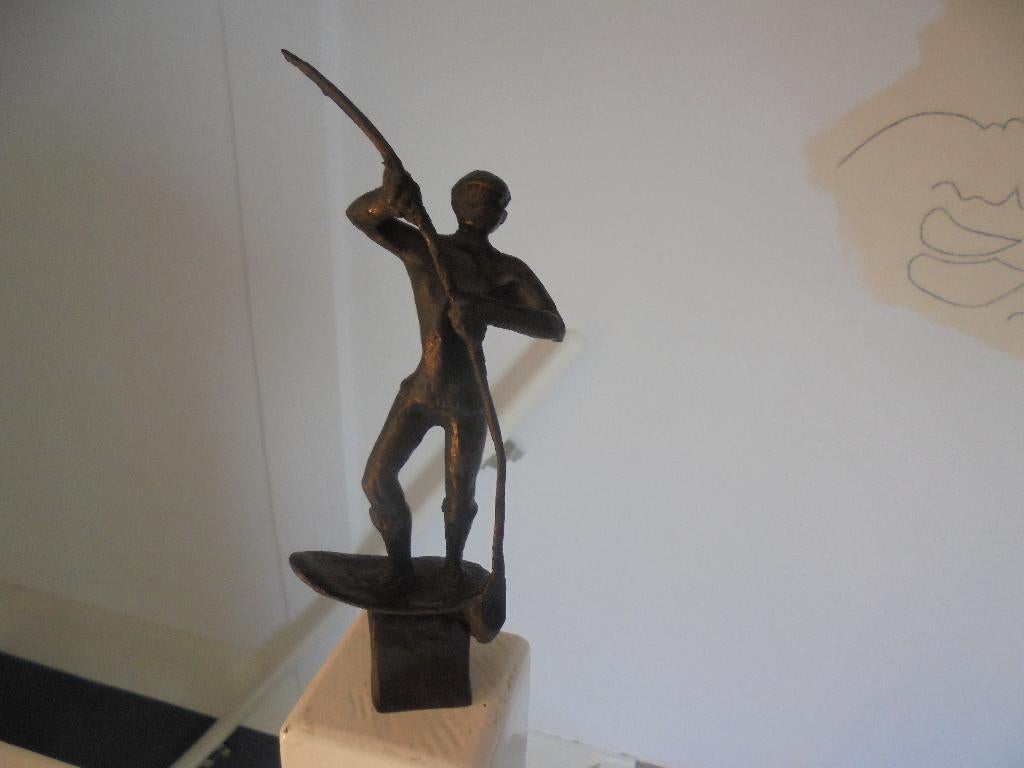 brons beeld  de beugelaar gesigneerd tineke bot, Ophalen of Verzenden, Brons