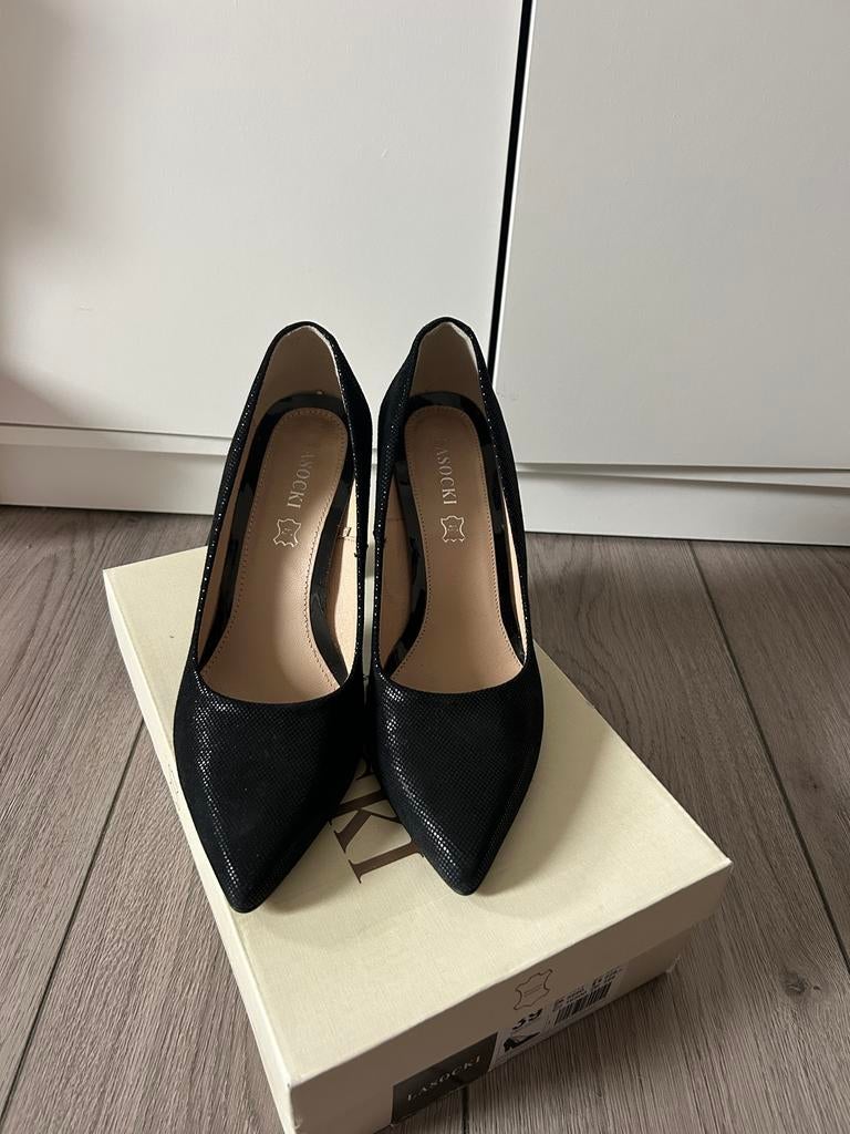 Zwarte leren hakken, maat 39, Kleding | Dames, Schoenen, Ophalen of Verzenden, Zo goed als nieuw, Zwart, Pumps