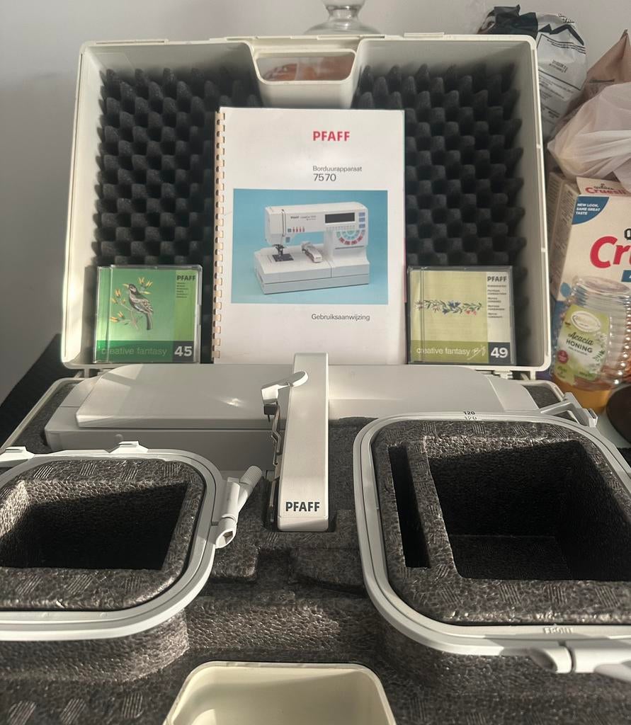 Naaimachine Pfaff 7570 borduurmodule, Hobby en Vrije tijd, Naaimachines en Toebehoren, Zo goed als nieuw, Naaimachine, Pfaff, Ophalen of Verzenden