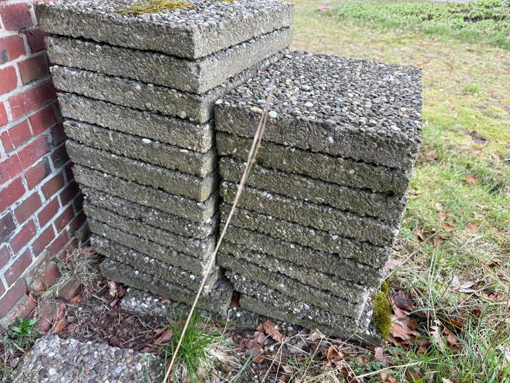 Gratis grindtegels 6cm dik, nog ca 15 stuks, Tuin en Terras, Ophalen, Gebruikt, Minder dan 5 m², Beton