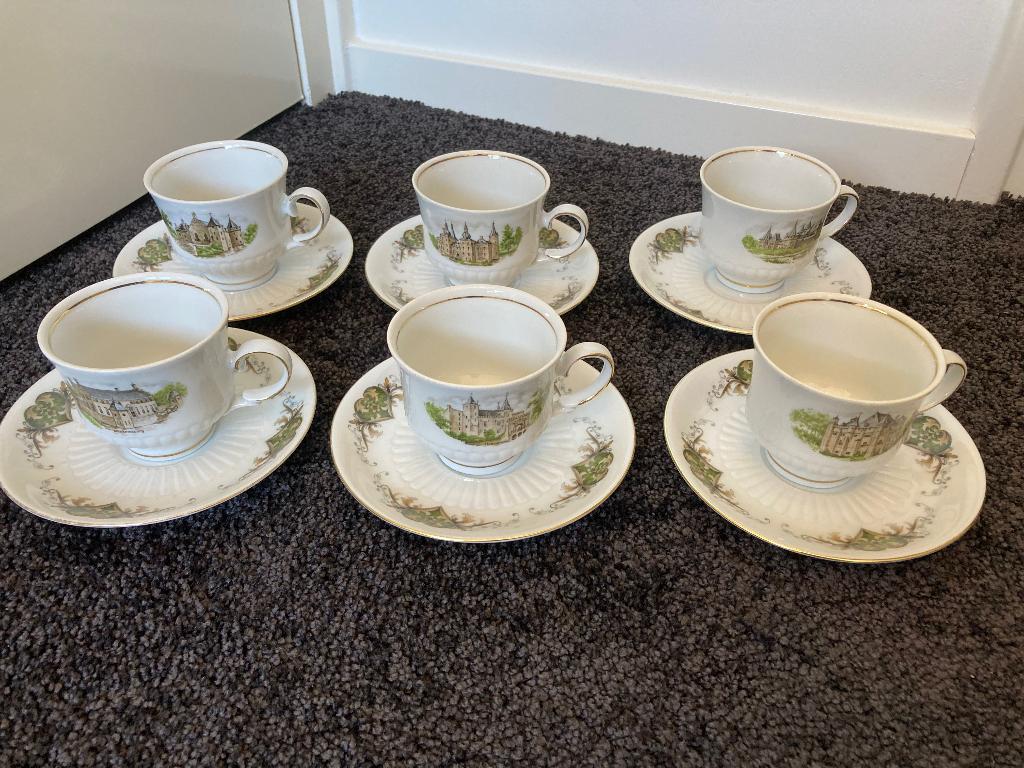 Kop en schotel kastelen, Ophalen