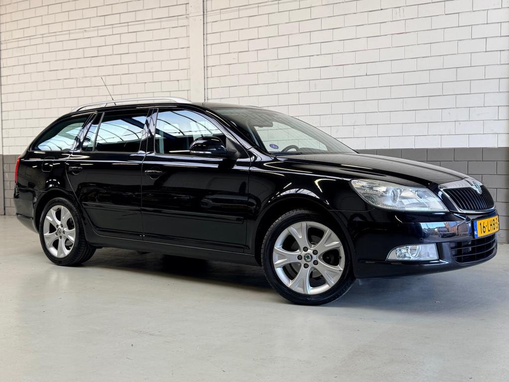 Skoda Octavia Combi 1.4 TSI Elegance Automaat, Euro 5, Stof, Gebruikt, 4 cilinders