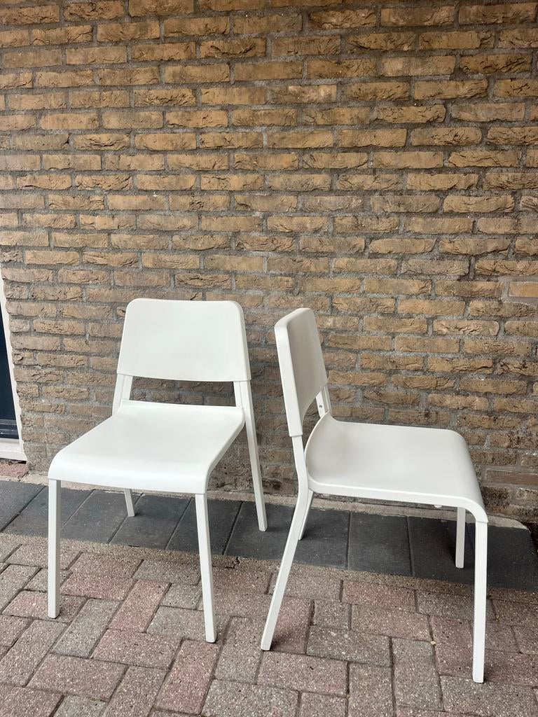 Twee witte IKEA TEODORES stoelen, Kunststof, Gebruikt, Twee, Wit