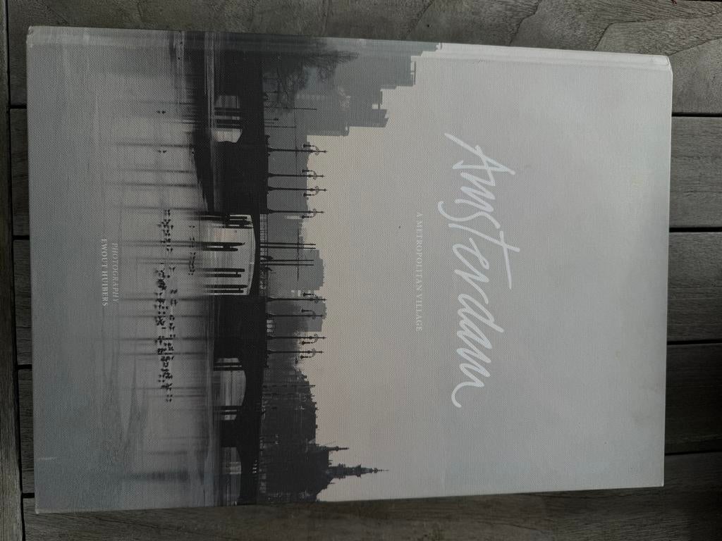 Koffietafelboek Amsterdam: A Metropolitan Village, Ophalen of Verzenden, 20e eeuw of later, Gelezen