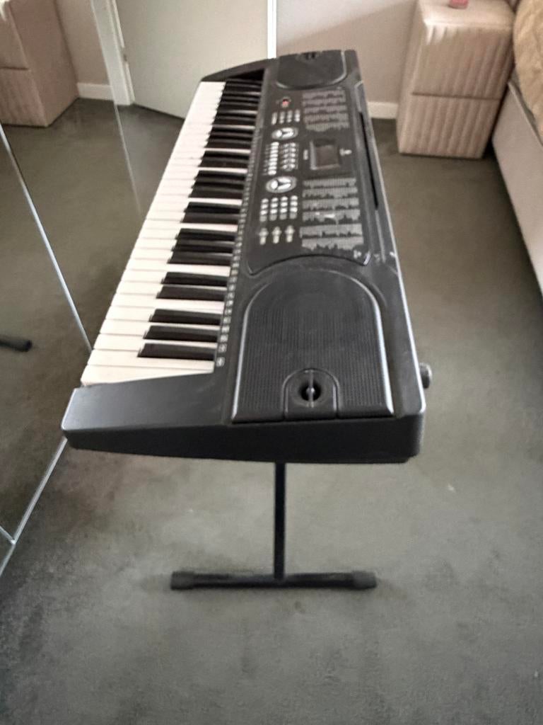 Keyboard met standaard, Muziek en Instrumenten, Met standaard, Ophalen, Overige merken, 61 toetsen