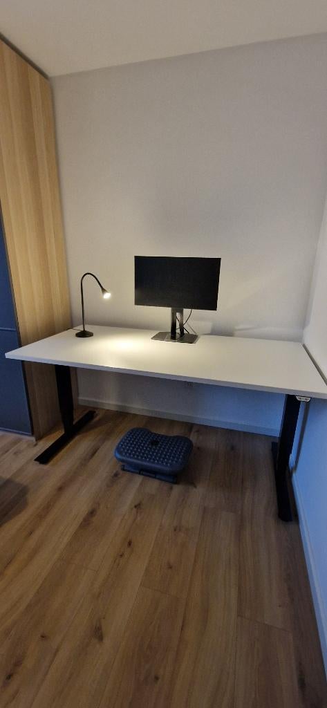 Office desk, Ophalen, Spaanplaat of MDF, Zo goed als nieuw, Overige merken