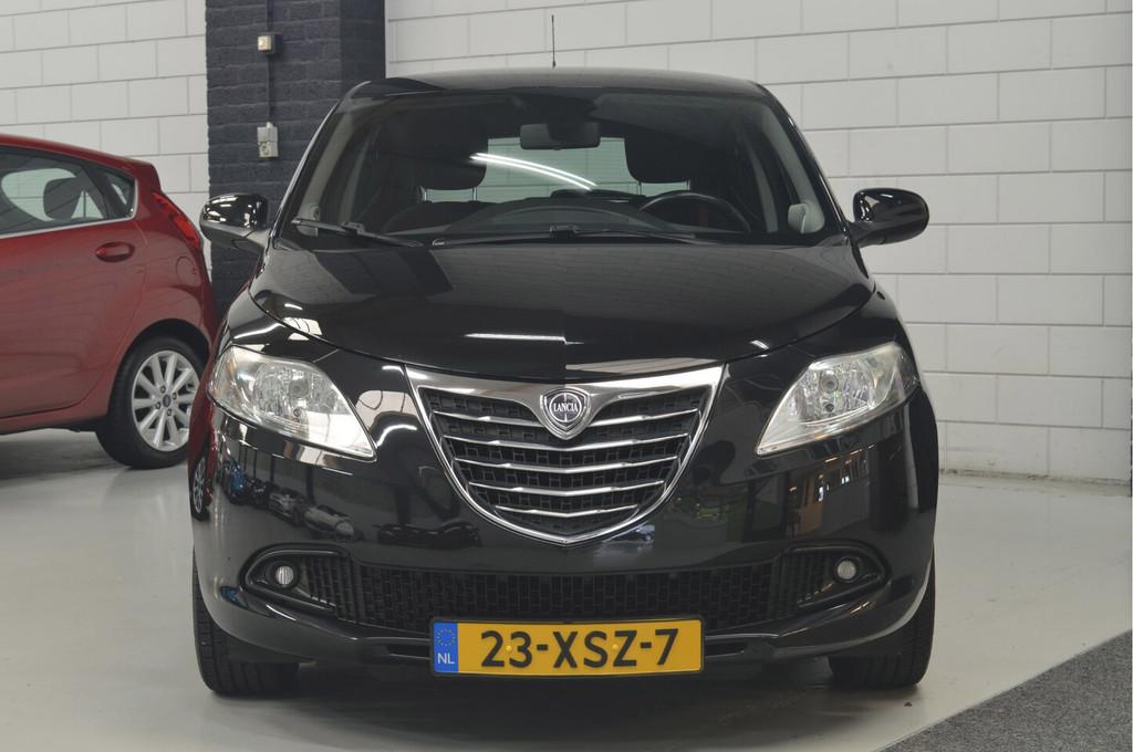 Lancia Y(psilon) Ypsilon 1.2 Black & Red //. 101.000 km // A, Voorwielaandrijving, Euro 5, Gebruikt, 4 cilinders