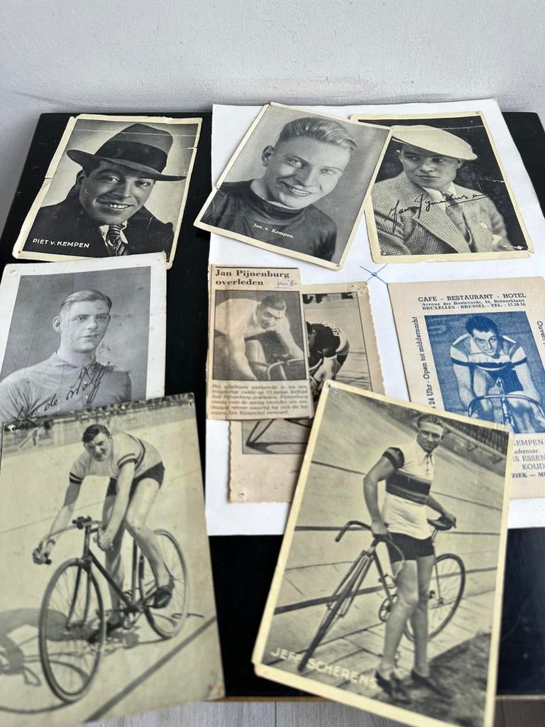 Oude wielrenner foto o.a Jan + Piet v Kempen  Jan pijnenburg, Ophalen of Verzenden, Gebruikt, Overige sporten, Overige typen
