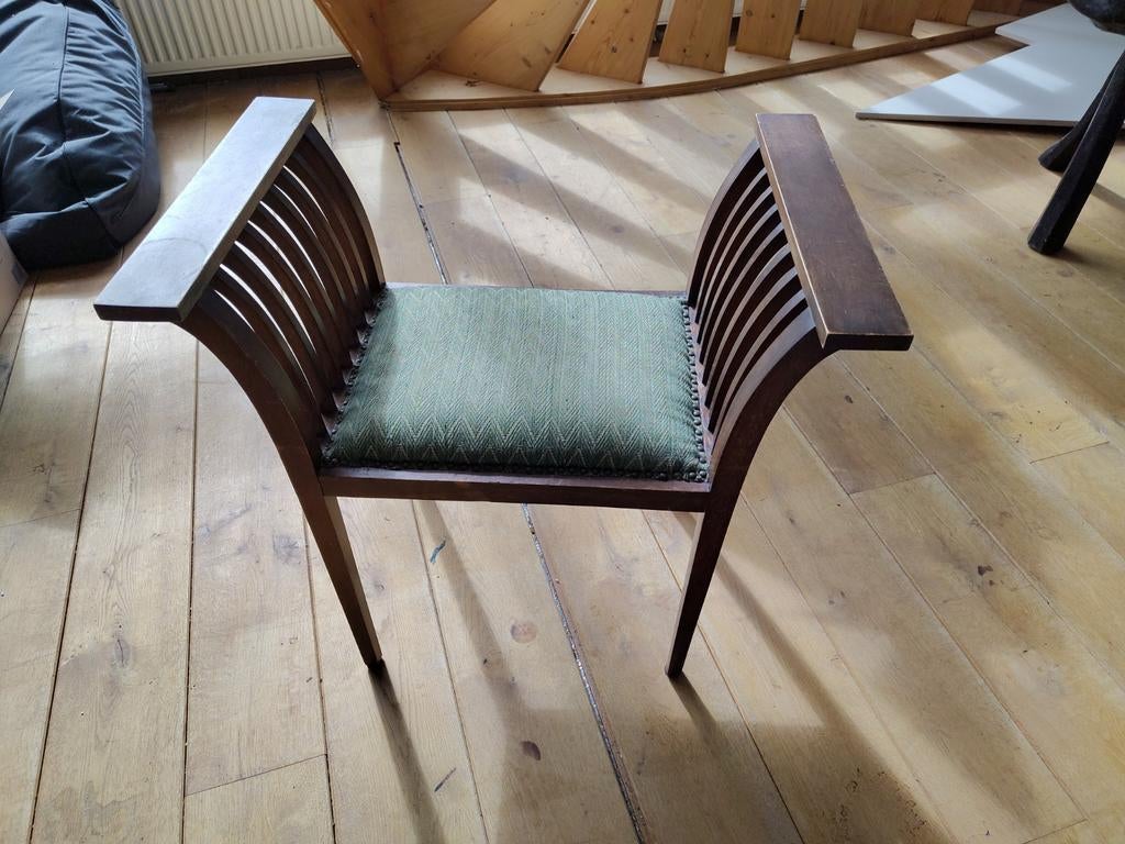 Antieke houten kruk met gestoffeerde zitting, Ophalen of Verzenden