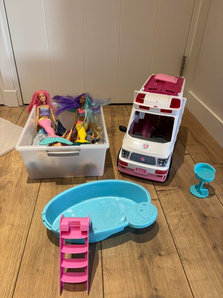 Barbie poppen, ambulance, zwembad, Kinderen en Baby's, Speelgoed | Poppen, Ophalen, Barbie