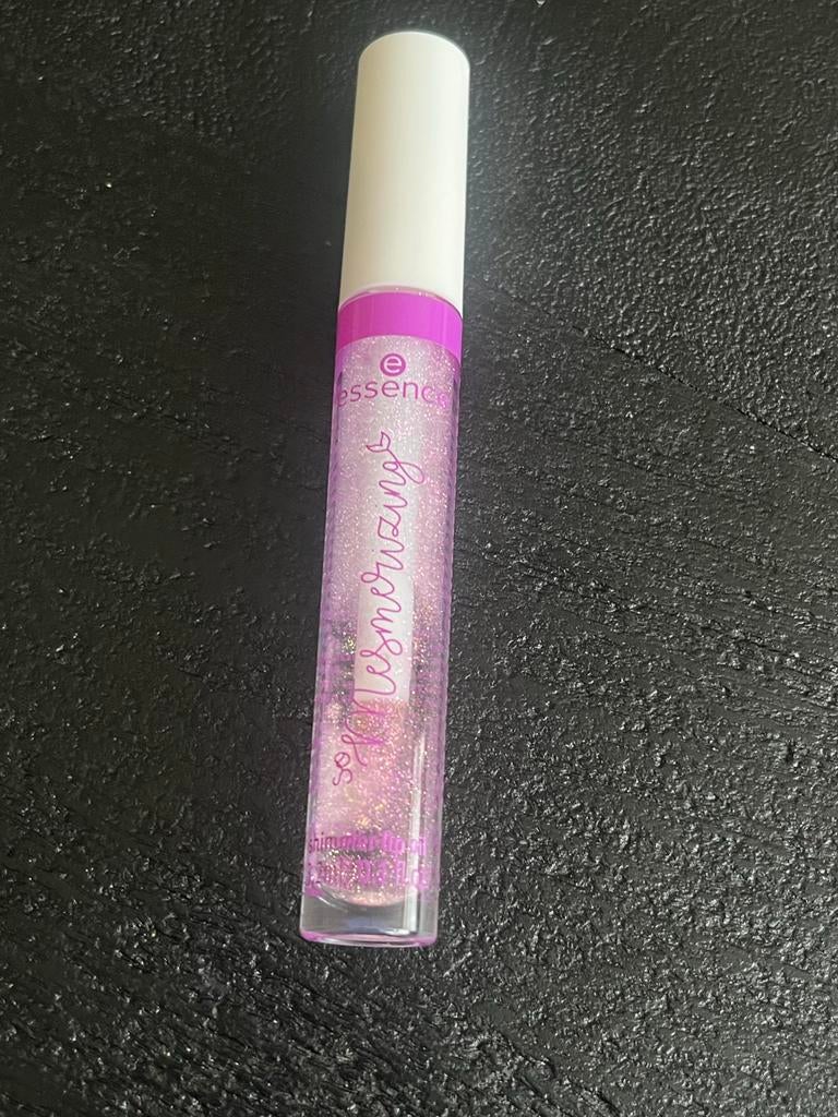 Essence so mesmerizing  Shimmer lip oil, Sieraden, Tassen en Uiterlijk, Uiterlijk | Cosmetica en Make-up, Lippen, Verzenden, Paars