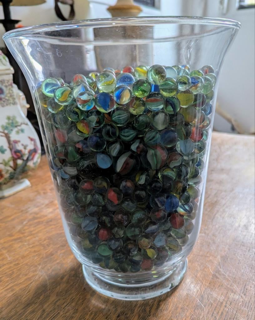 Decoratieve vaas met 1000+ knikkers. Grote verzameling!, Ophalen, Zo goed als nieuw, Overige kleuren, Minder dan 50 cm