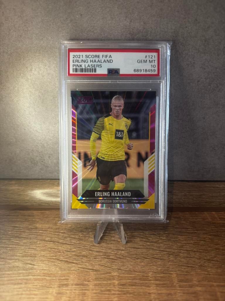 PSA 10 HAALAND /25 PINK FIFA SCORE PANINI LASERS, Hobby en Vrije tijd, Stickers en Plaatjes, Ophalen of Verzenden, Nieuw