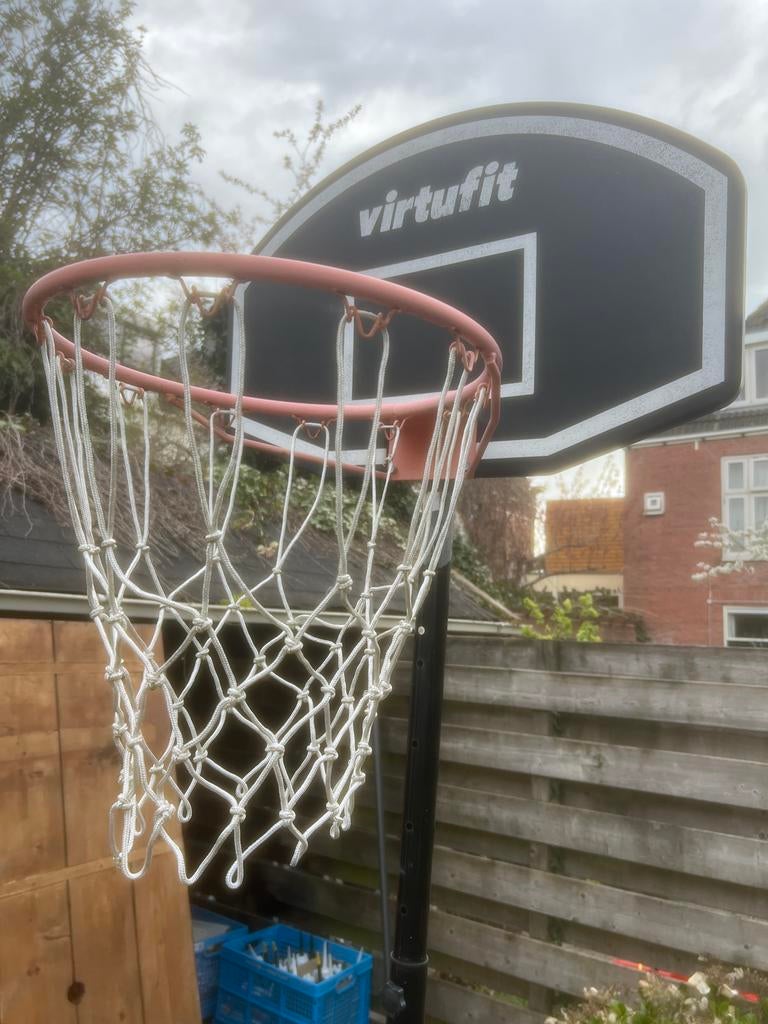 Virtufit basketbalring met paal en standaard, Sport en Fitness, Basketbal, Ophalen of Verzenden, Gebruikt, Ring, Bord of Paal