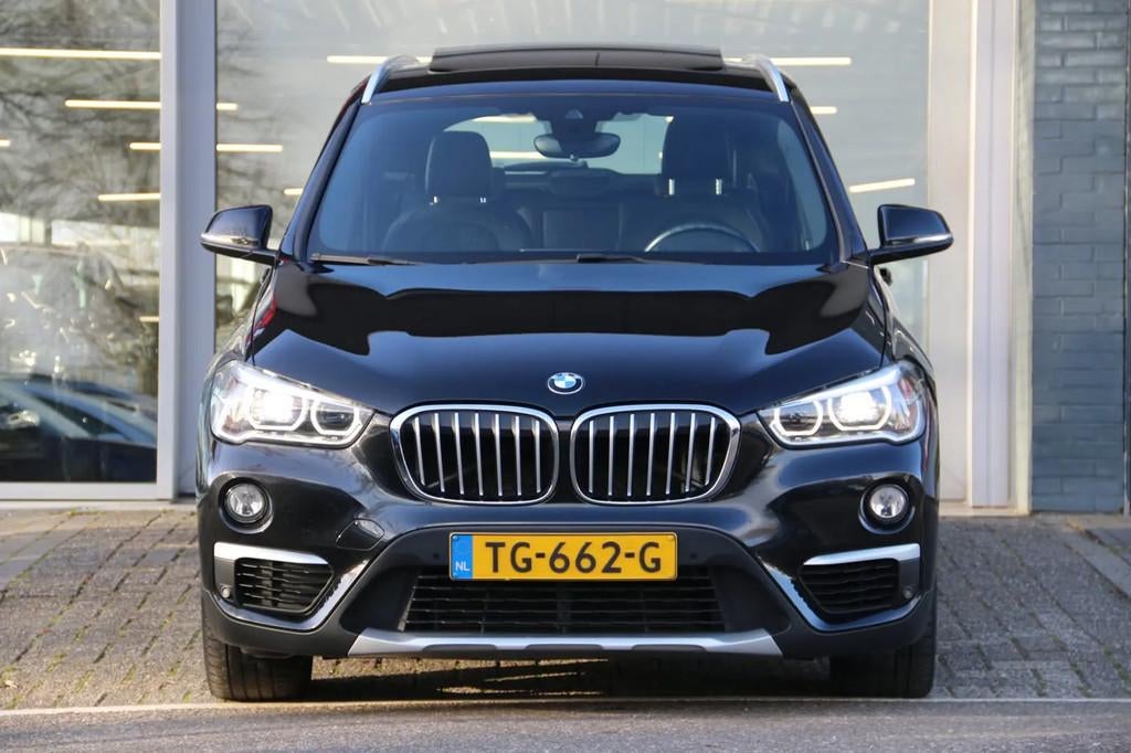 BMW X1 SDrive20i High Executive PANO-DAK DEALER € 20.995,0, 1998 cc, Zwart, Bedrijf, SUV of Terreinwagen