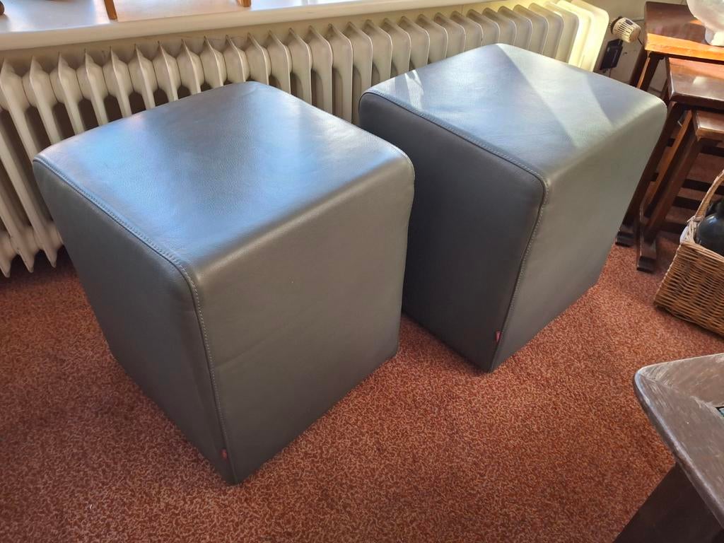 Leren Esprit Poef Hocker Voetenbank. Ruim 10 stuks te koop, Ophalen, Minder dan 50 cm, Vierkant, Zo goed als nieuw