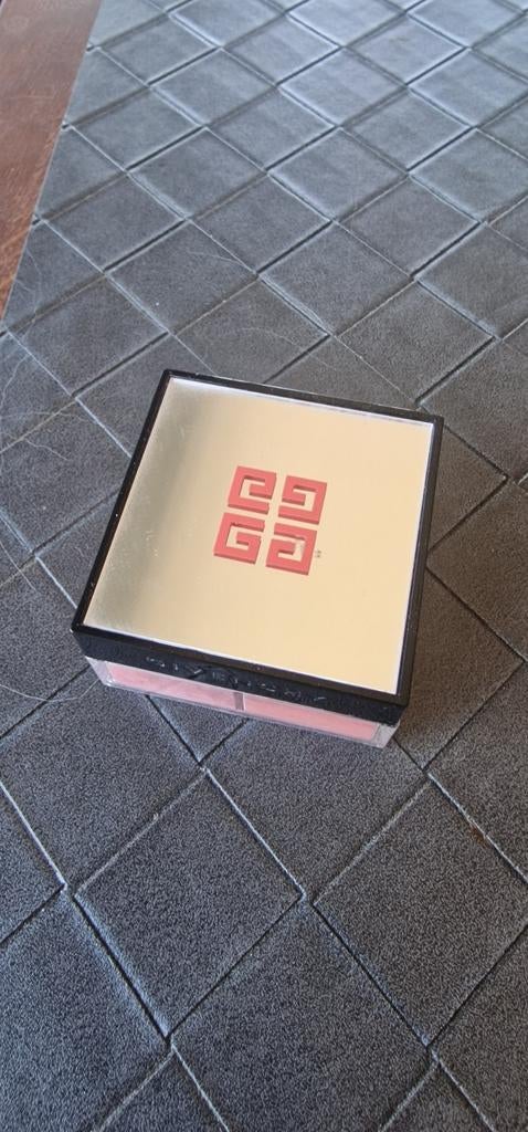 Givenchy prisme libre blush!, Ophalen of Verzenden, Zo goed als nieuw, Roze, Wangen