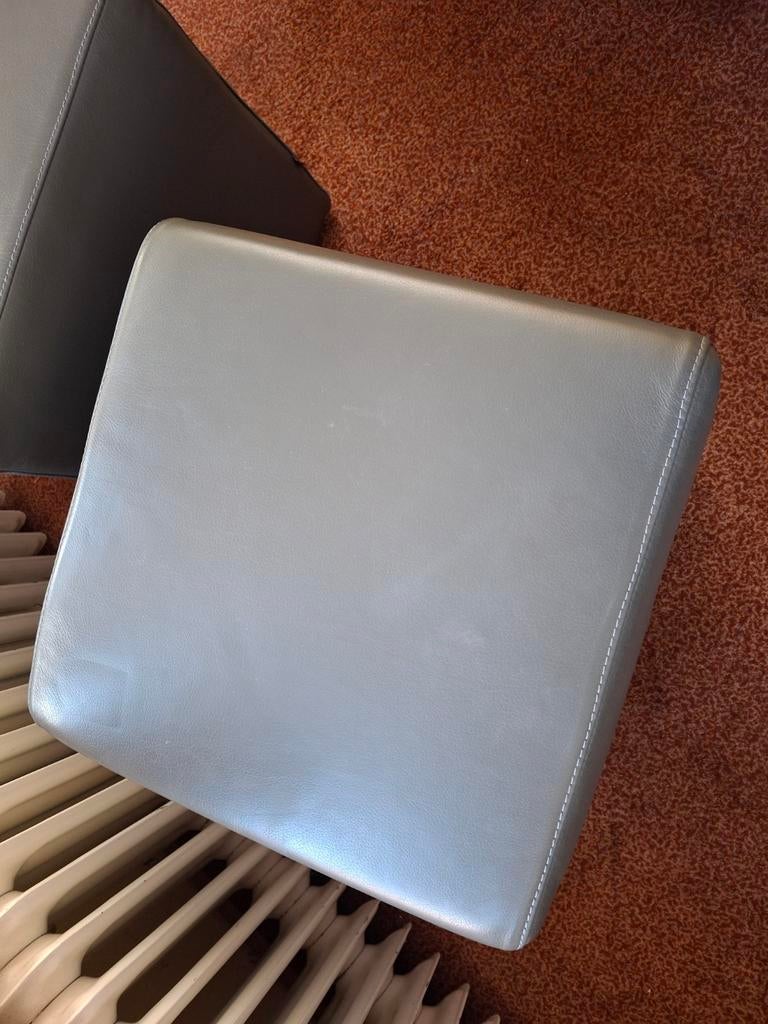 Leren Esprit Poef Hocker Voetenbank. Ruim 10 stuks te koop, Ophalen, Minder dan 50 cm, Vierkant, Zo goed als nieuw