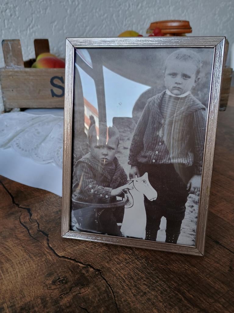 Oud fotolijstje met bol glas ( nr.9), Antiek en Kunst, Curiosa en Brocante, Ophalen of Verzenden