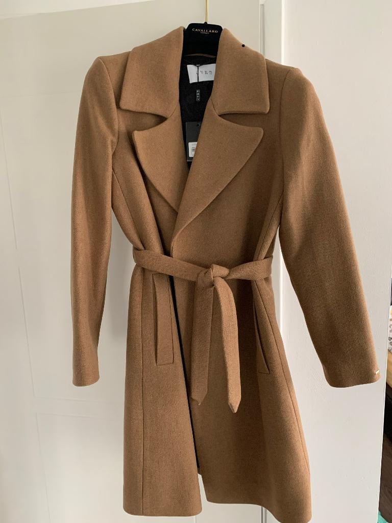 CVRD Kenza mantel wolblend met strikceintuur camel beige S, CVRD, Beige, Nieuw, Ophalen of Verzenden