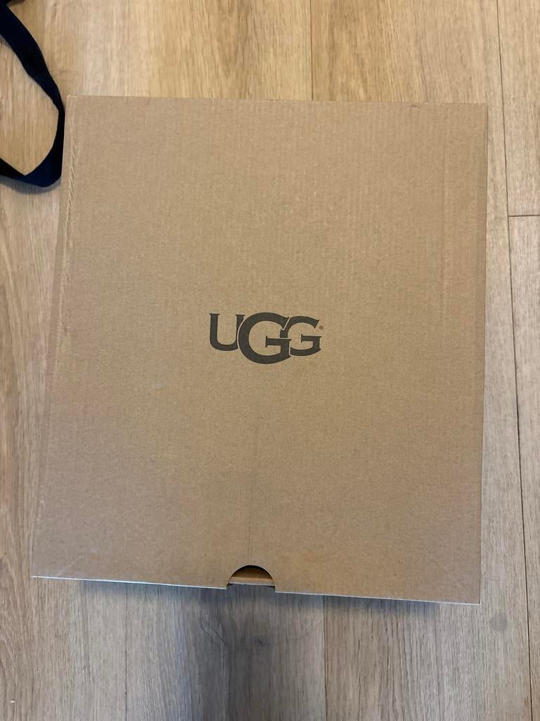 Ugg Bailey Button II Laarzen - Maat 38, Ophalen, Zo goed als nieuw, Grijs, Lage of Enkellaarzen