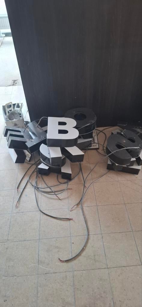 21 ijzere letters  tekoop per stuk (letter)10 euro, Ophalen