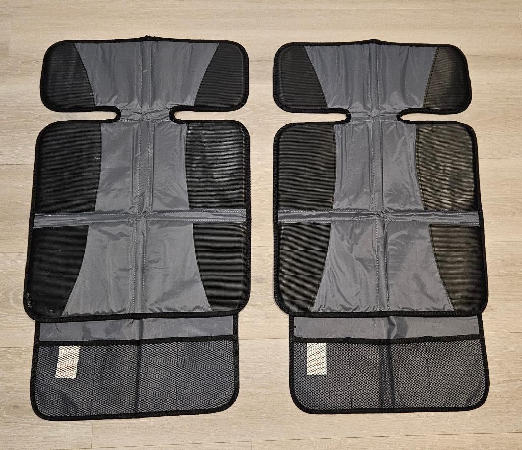 Twee AUTOSTOELBESCHERMERS te koop, Overige merken, Overige methoden, 15 t/m 36 kg, Ophalen of Verzenden