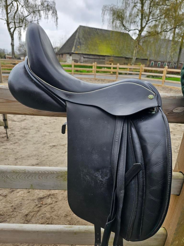 Dressuurzadel Hulsebos 18 inch, Ophalen, Gebruikt, Dressuur