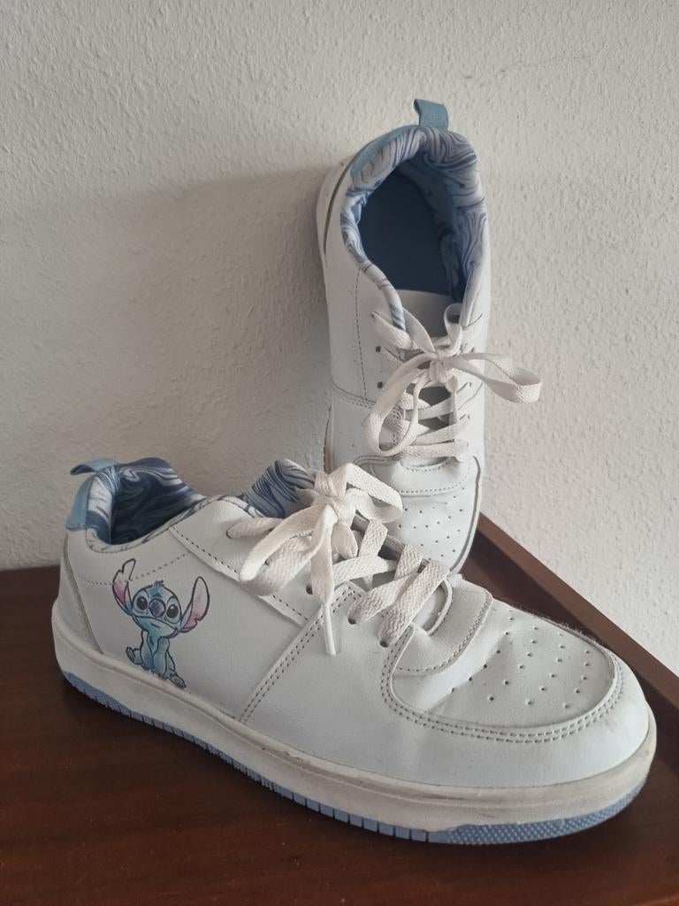 Leuke Stitch Sneakers - Maat 39, Kleding | Dames, Schoenen, Ophalen of Verzenden, Zo goed als nieuw, Wit, Sneakers of Gympen