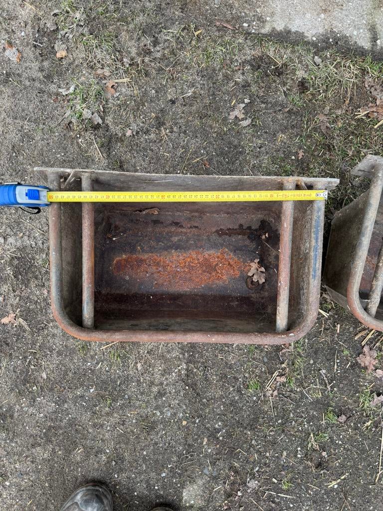 Voerbak voor paarden of koeien staal