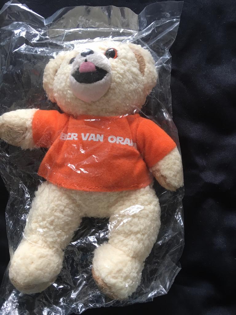 Beertje van robijn 20cm hoog en 17cm breed, Verzamelen, Ophalen of Verzenden, Nieuw, Stoffen beer, Overige merken