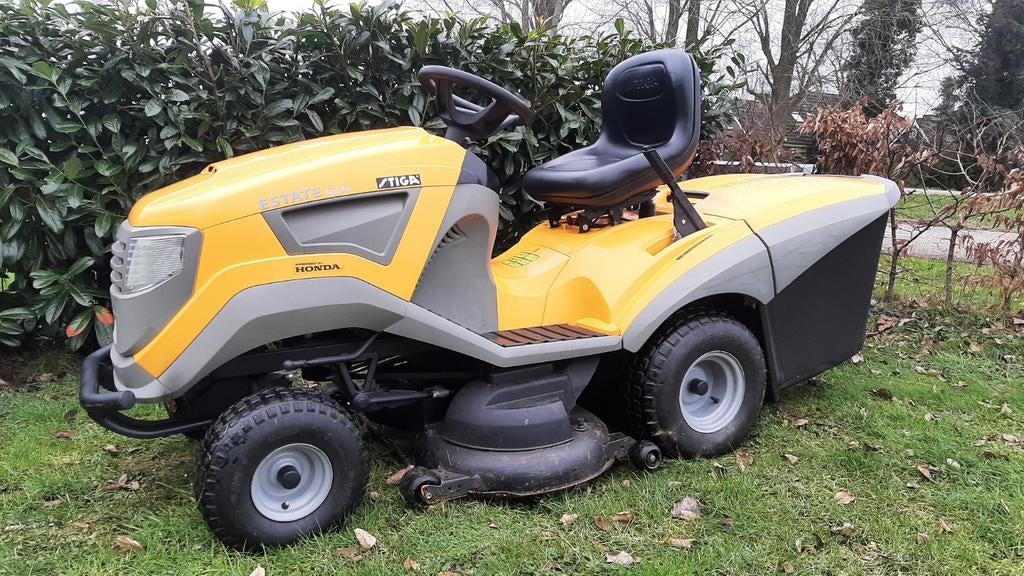 Stiga estate royal pro Zitmaaier, Tuin en Terras, Zitmaaiers, Gebruikt, Ophalen